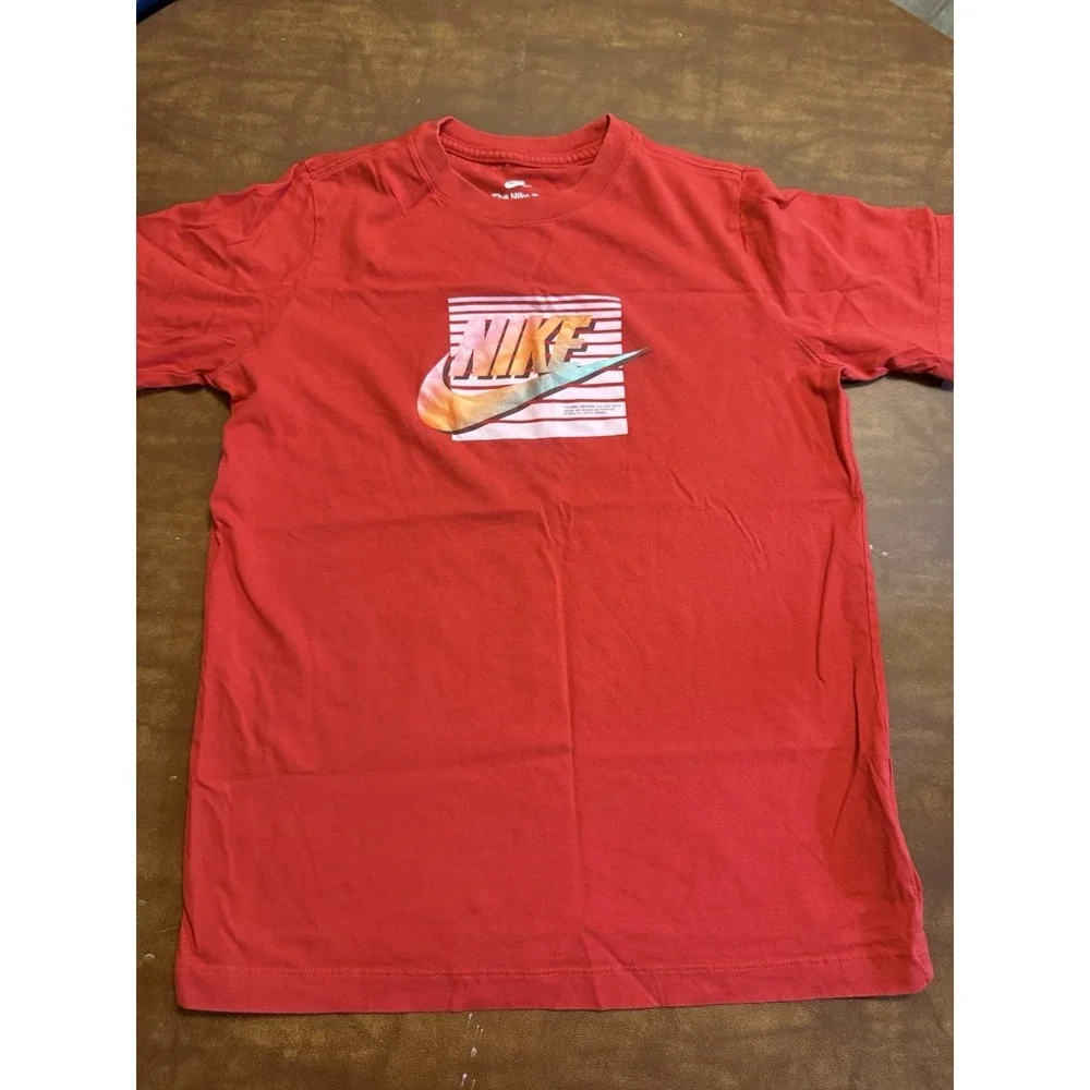 Nike Sportswear Red Futura Gradient Graphic T-Shirt Boys XL